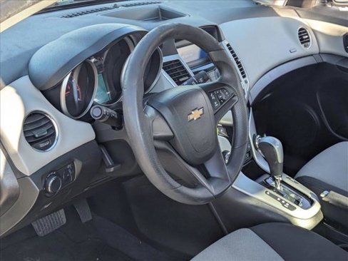 Used 2014 Chevrolet Cruze LS image 9