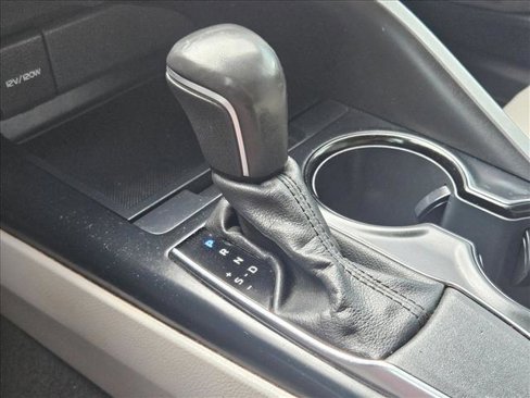Used 2020 Toyota Camry SE image 12