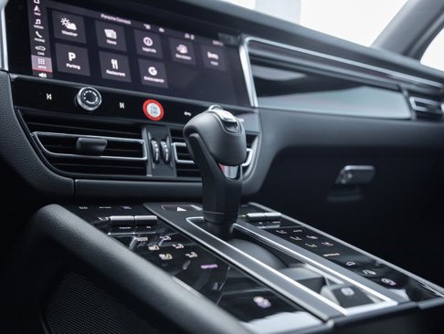Used 2025 Porsche Macan image 27