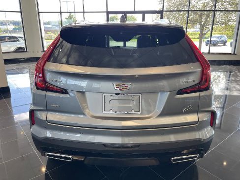 Used 2025 Cadillac XT4 Premium Luxury image 5