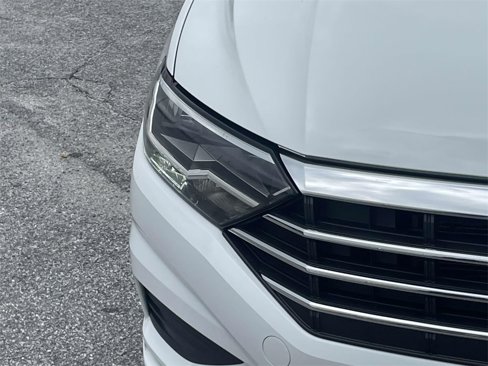 Certified 2021 Volkswagen Jetta SE w/ SE Cold Weather Package image 9