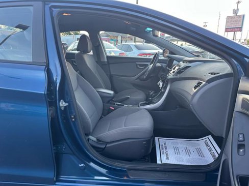 Used 2014 Hyundai Elantra SE image 16