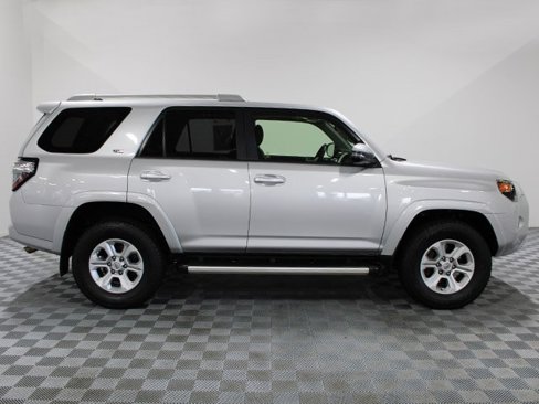 Used 2016 Toyota 4Runner SR5 Premium image 7