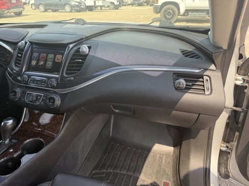 Used 2015 Chevrolet Impala LT w/ Convenience Package image 19