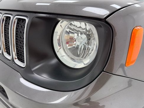 Used 2019 Jeep Renegade Latitude image 6