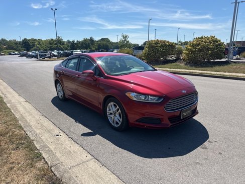 Used 2016 Ford Fusion SE image 3