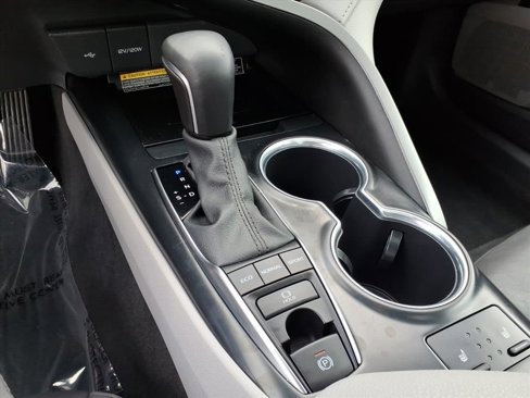 Used 2020 Toyota Camry XLE image 9