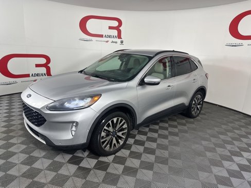 Used 2020 Ford Escape Titanium image 3