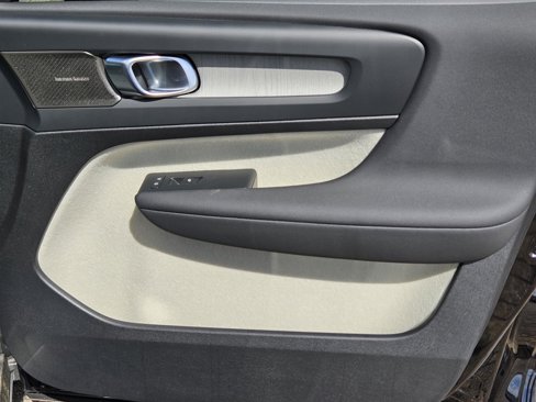 New 2025 Volvo XC40 B5 Ultra w/ Climate Package image 43