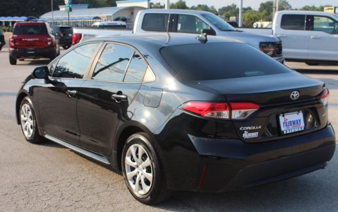 Used 2021 Toyota Corolla LE image 5