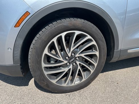 Used 2020 Lincoln Nautilus Reserve image 2