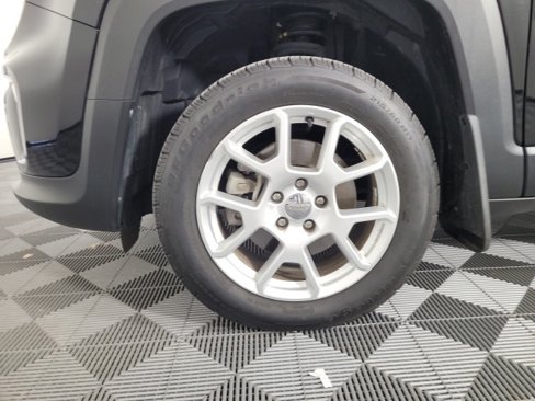 Used 2020 Jeep Renegade Latitude w/ Cold Weather Group image 17