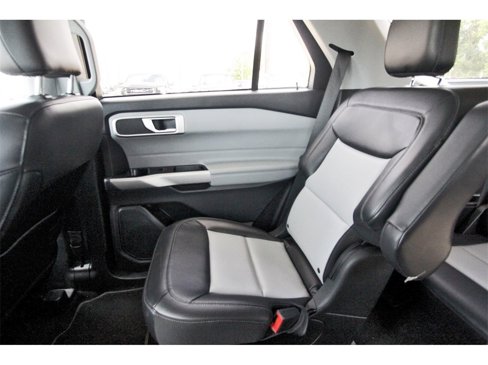 Used 2022 Ford Explorer XLT w/ Equipment Group 202A image 14