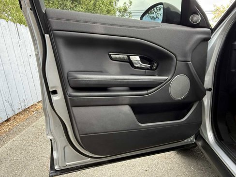 Used 2018 Land Rover Range Rover Evoque SE image 23