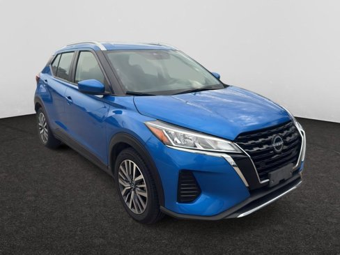 Used 2024 Nissan Kicks SV image 3