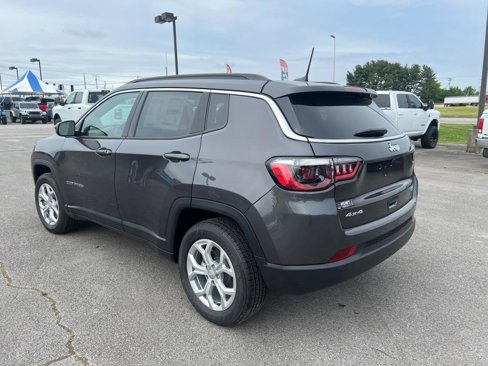 Used 2024 Jeep Compass Latitude w/ Convenience Group image 7