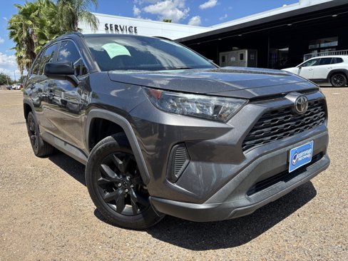 Used 2021 Toyota RAV4 LE image 1