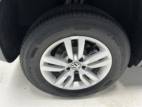 Used 2017 Volkswagen Tiguan S image 13