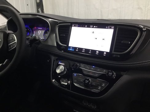 New 2025 Chrysler Pacifica Select image 22
