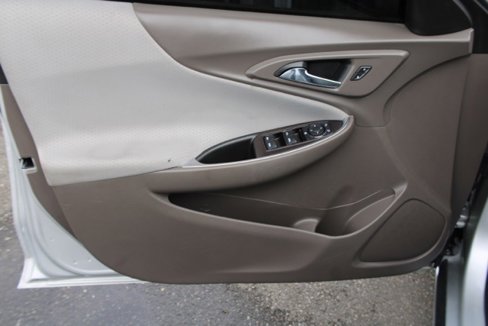 Used 2020 Chevrolet Malibu LT image 9