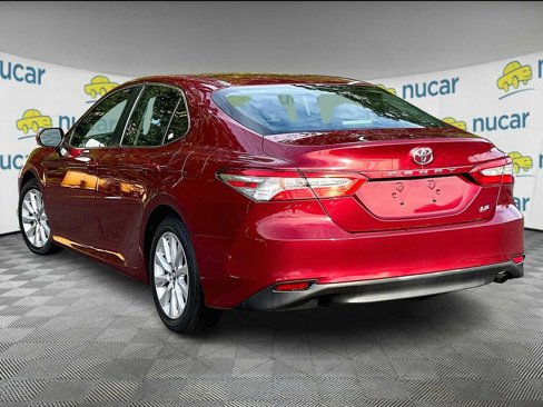 Used 2018 Toyota Camry LE image 4