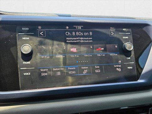 Used 2022 Volkswagen Taos SE w/ Panoramic Sunroof Package image 13