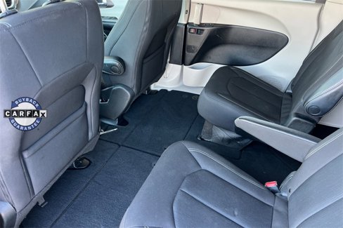 Used 2023 Chrysler Voyager LX image 5
