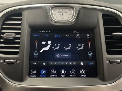 Used 2021 Chrysler 300 Touring L image 18