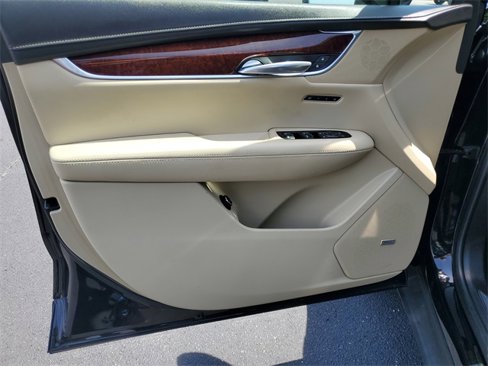 Used 2018 Cadillac XT5 Luxury w/ Driver Awareness Package image 21