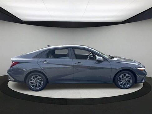 Used 2024 Hyundai Elantra SEL image 4