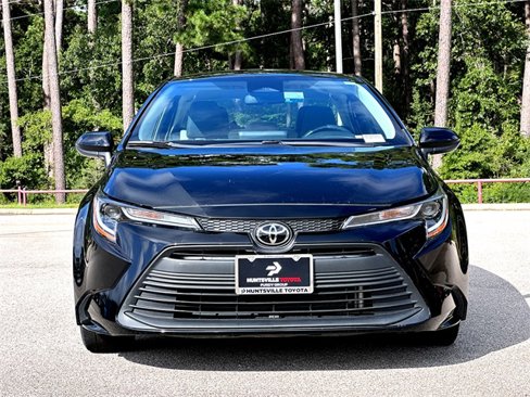 Used 2023 Toyota Corolla LE image 3