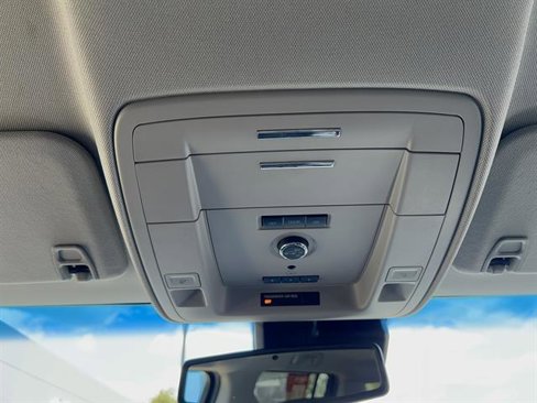 Used 2018 Chevrolet Suburban LT image 33