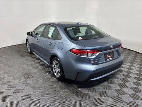 Used 2021 Toyota Corolla LE image 4