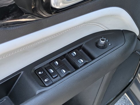 Used 2023 Jeep Compass Limited image 12