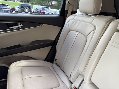 Used 2020 Lincoln Nautilus Reserve w/ Equipment Group 201A image 28