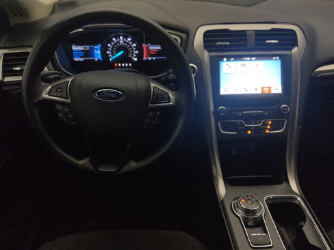Used 2017 Ford Fusion SE w/ Fusion SE Technology Package image 22