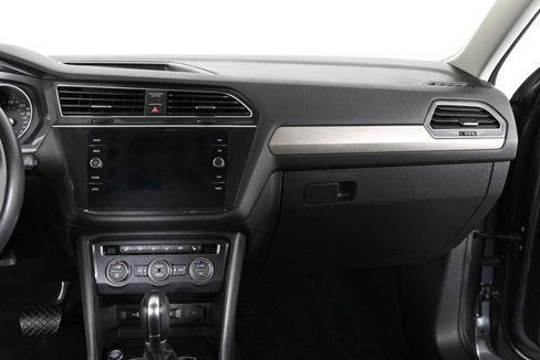 Used 2018 Volkswagen Tiguan SEL image 19