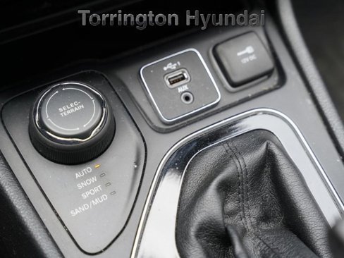 Used 2019 Jeep Cherokee Limited image 26