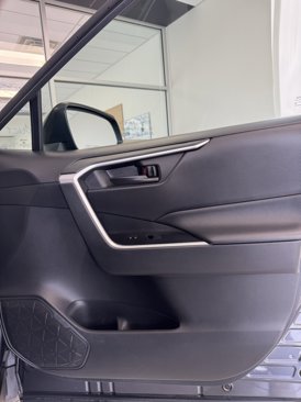 Used 2020 Toyota RAV4 LE image 21
