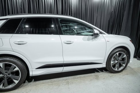 Used 2024 Audi Q4 e-tron Premium Plus w/ Premium Plus image 4