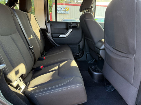 Used 2016 Jeep Wrangler Unlimited Sahara image 13