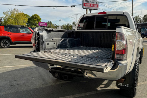 Used 2011 Toyota Tacoma 4x4 Double Cab image 32