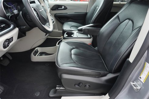 Used 2020 Chrysler Pacifica Limited w/ Tire & Wheel Group image 19