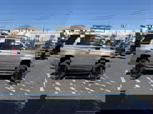 Used 2018 Chevrolet Tahoe LT image 4