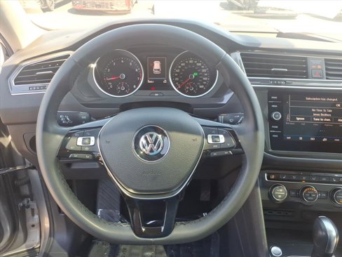 Used 2020 Volkswagen Tiguan SE w/ Panoramic Sunroof Package image 23