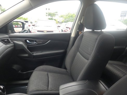 Used 2018 Nissan Rogue S image 23