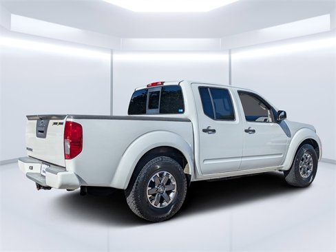 Used 2014 Nissan Frontier Desert Runner image 3