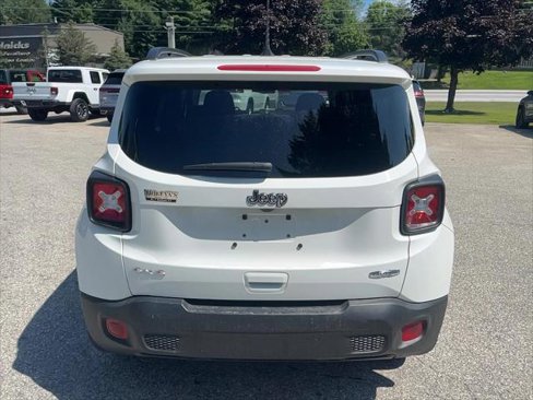 Certified 2022 Jeep Renegade Latitude w/ Convenience Group image 6