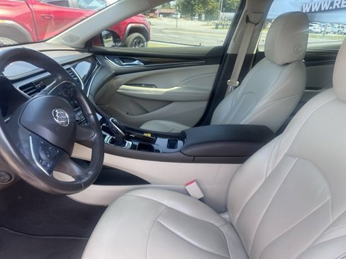 Used 2019 Buick LaCrosse Essence image 3