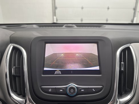 Used 2020 Chevrolet Equinox LS image 29